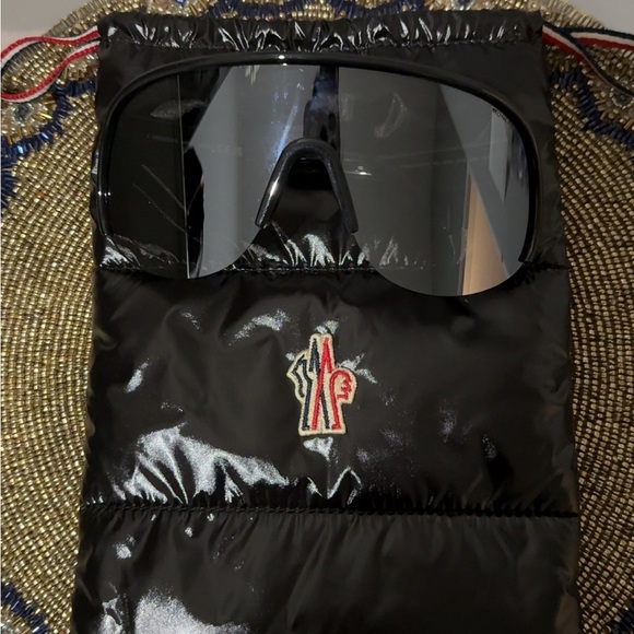 Moncler Black Shield Ski SunGlasses Goggles New Never Worn W/Original Case - Picture 9 of 10
